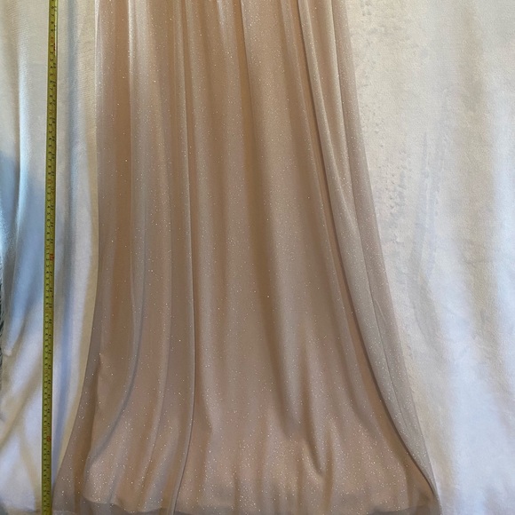 Sweet storm cream evening gown. - Picture 8 of 10